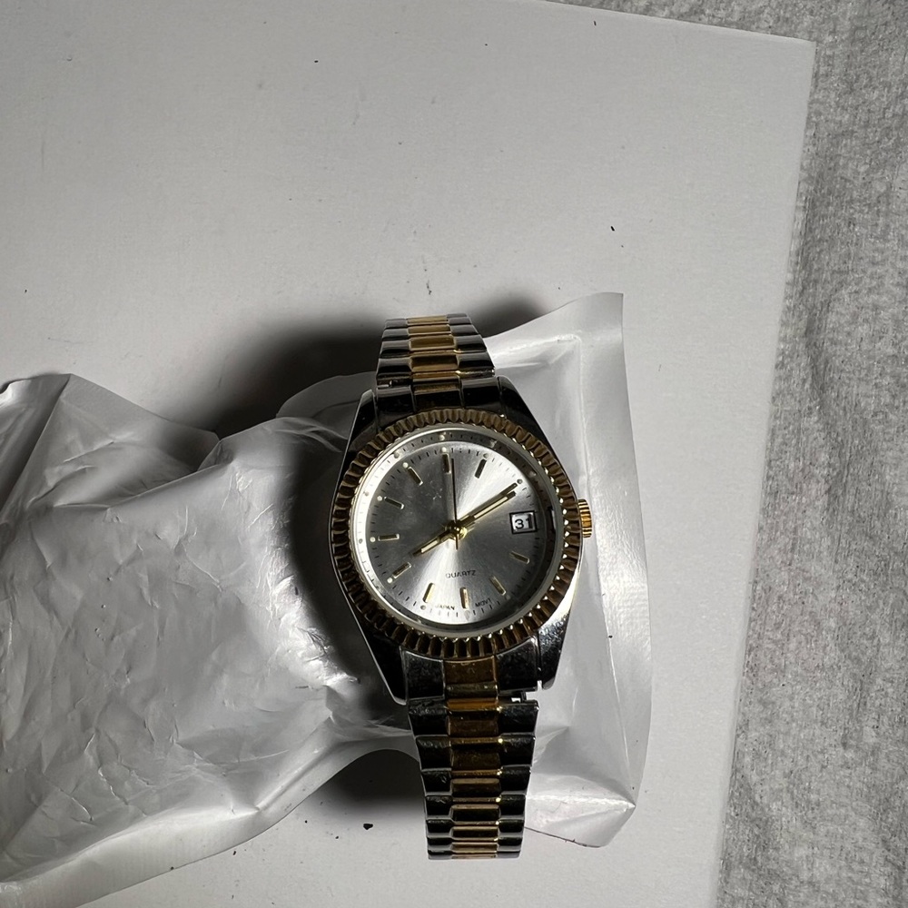 Women's Watch Round Silver Date Dial on Two Tone Stretch Band Vintage Rare Find